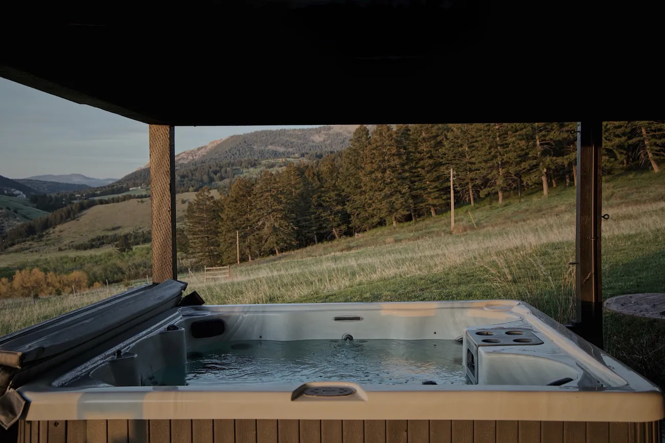 Hot tub and mountain views at Four Peaks Ranch