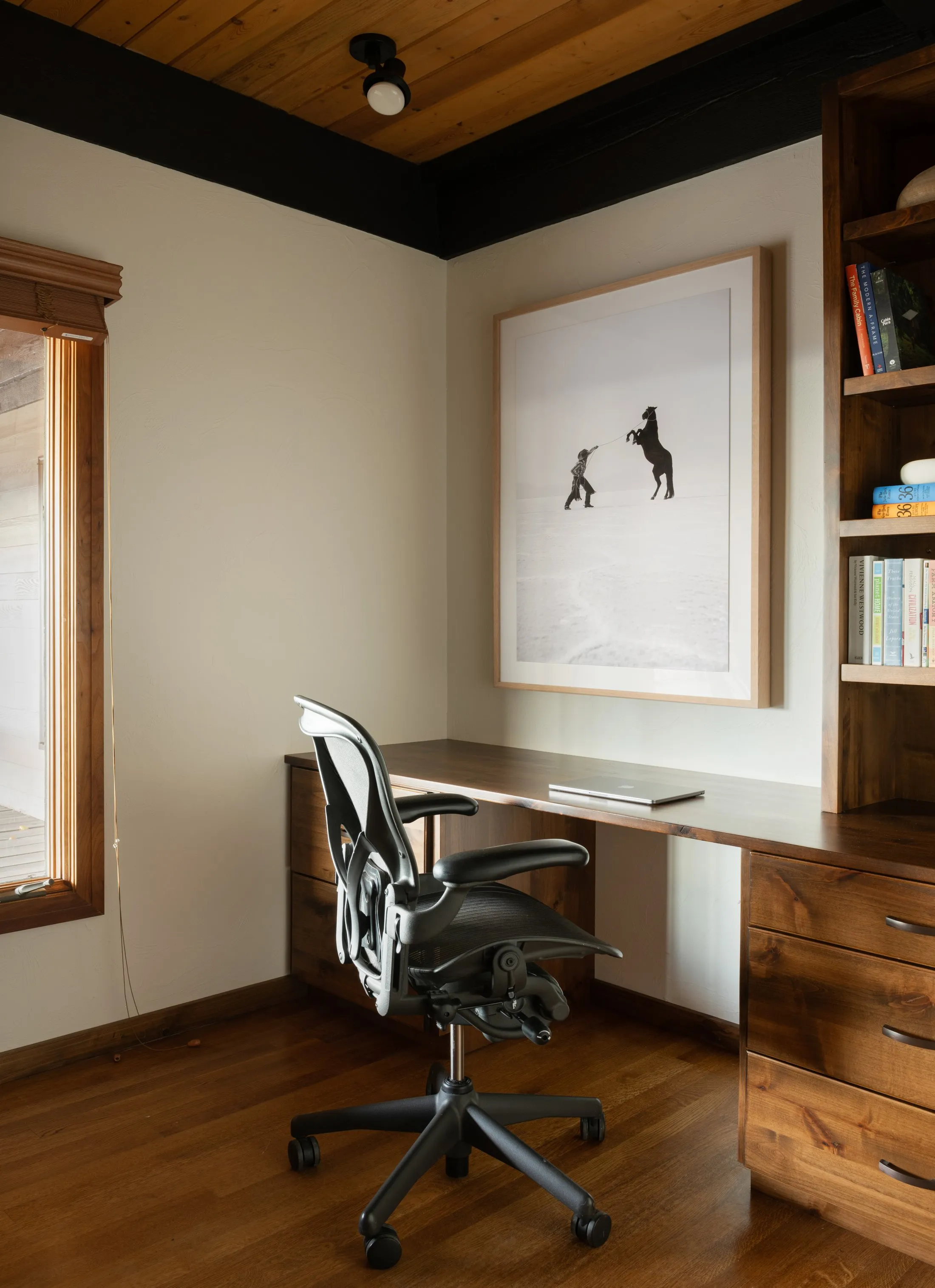 Office nook with desk - main floor